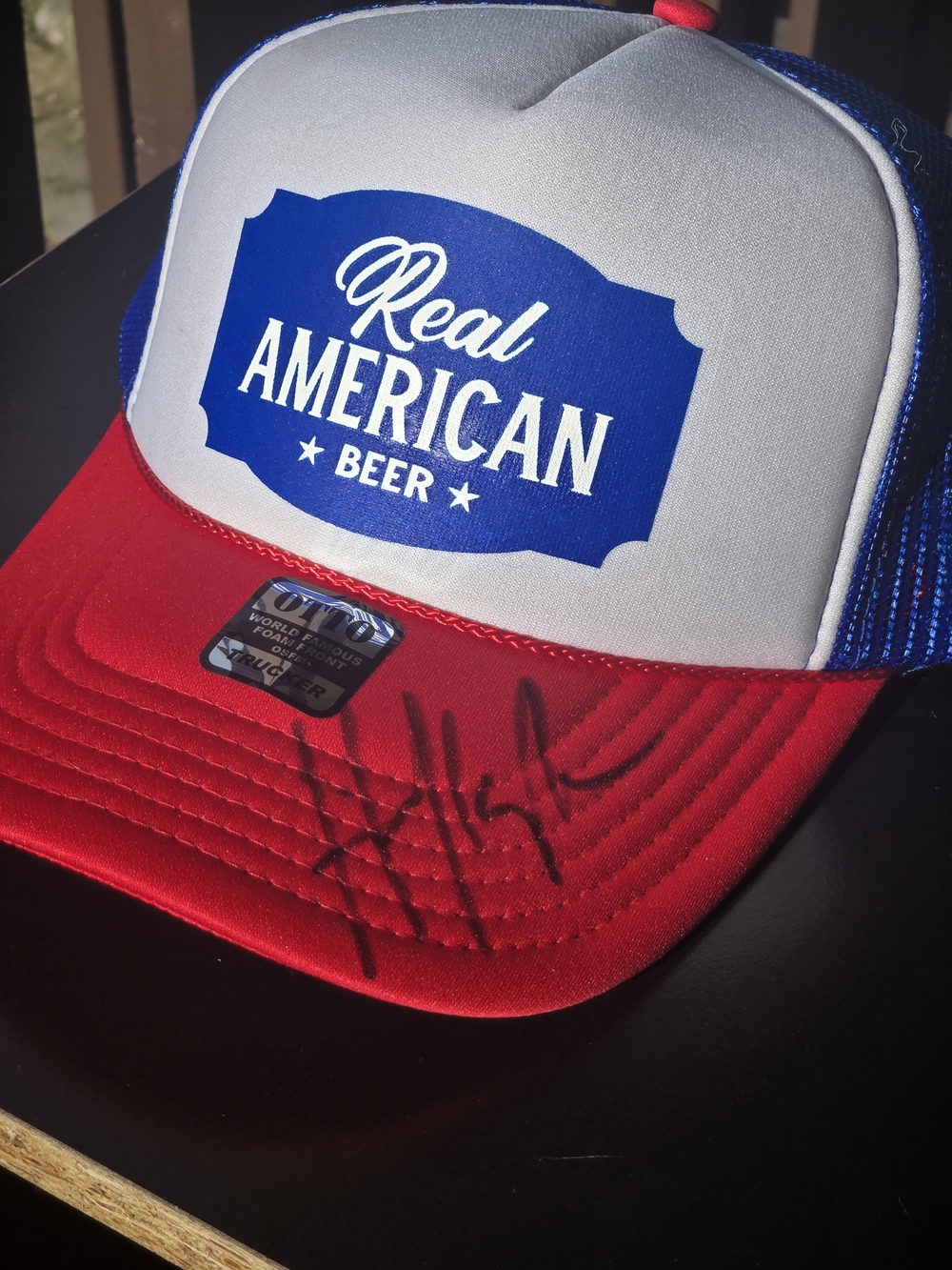 Real American Beer Trucker Hat - Signed By HULK HOGAN - Picture 2 of 4